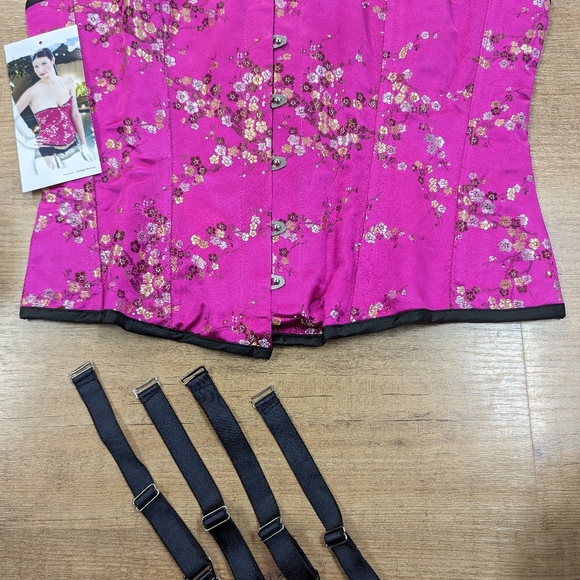 Corset - Picture 2 of 5